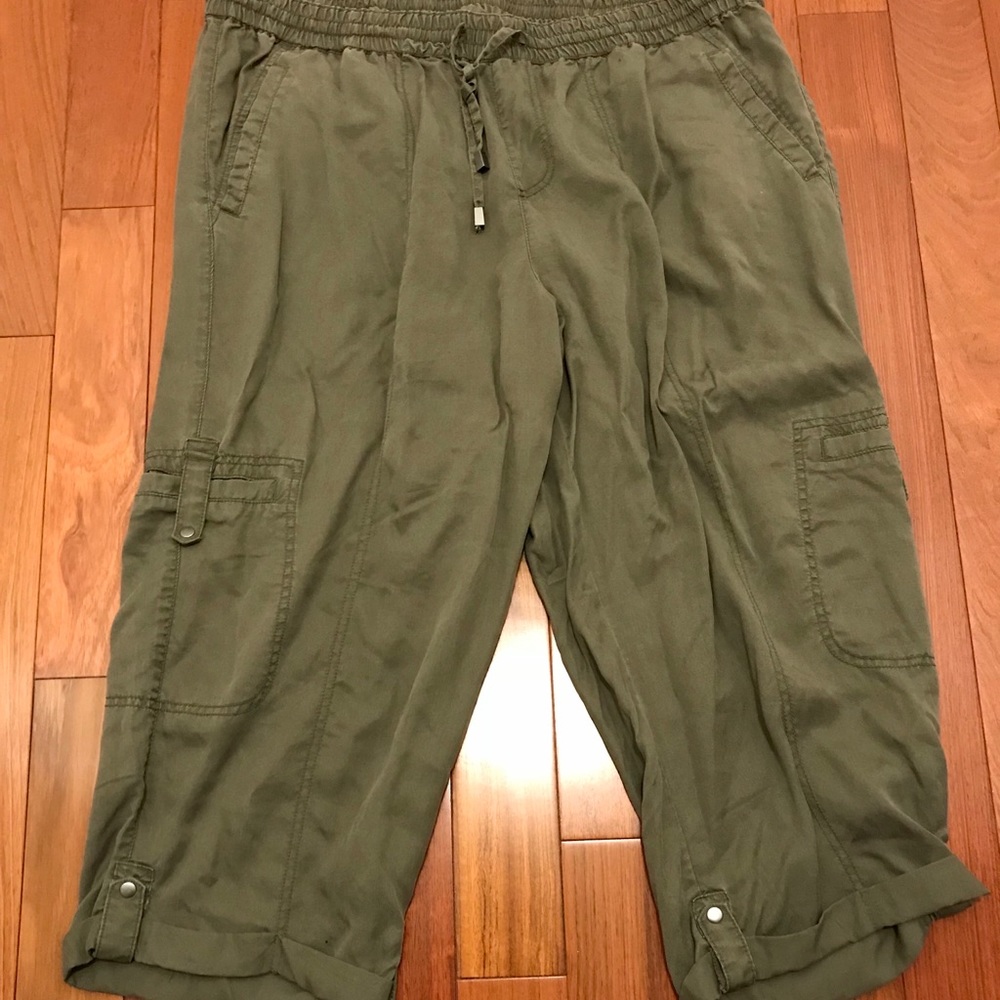 Cropped cargo pants